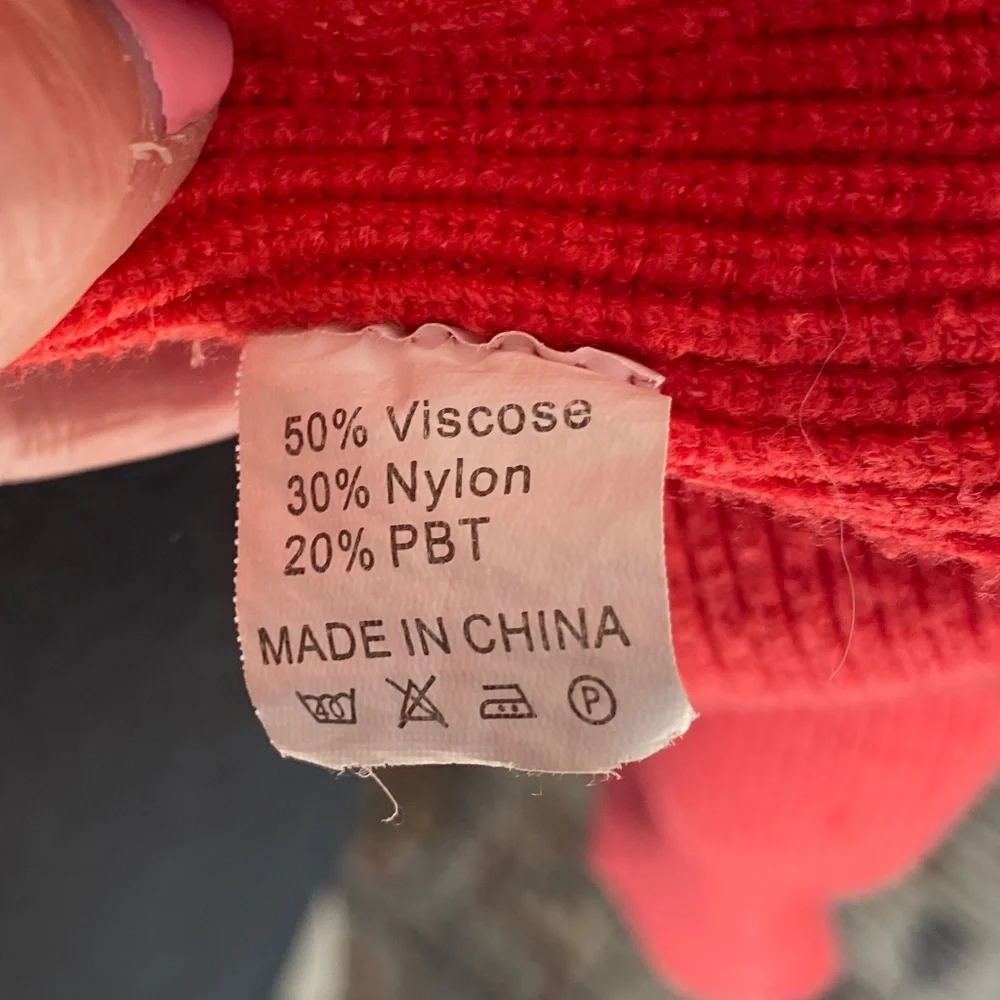 Amazon Coral/Red Sweater - Size L‎